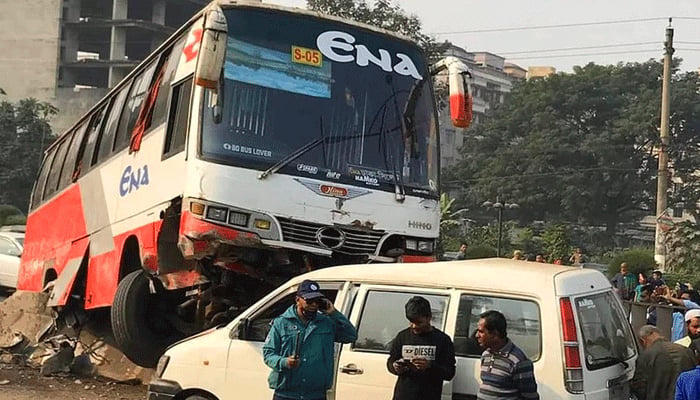 মে মাসে সড়কে ঝরল ৪০৮ প্রাণ