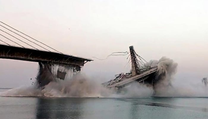 বিহারে গঙ্গায় ফের ভেঙে পড়ল নির্মাণাধীন সেতু