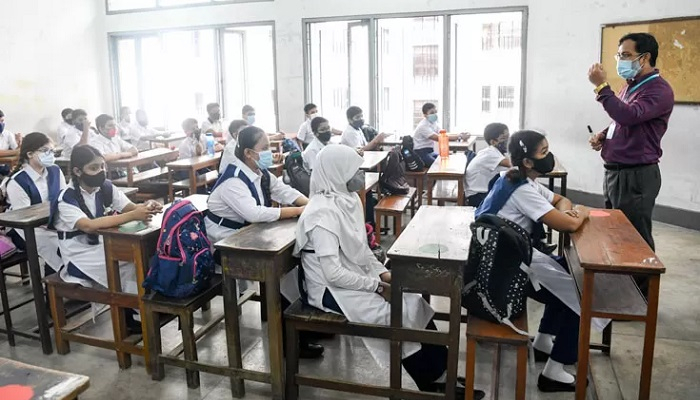 এক শ্রেণির একাধিক শাখার শিক্ষার্থীদের একসঙ্গে পাঠদানে নিষেধাজ্ঞা