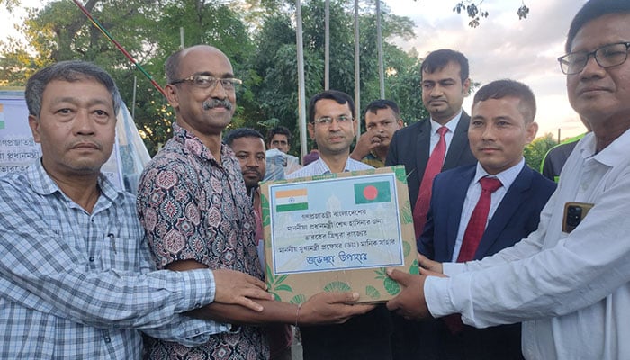 প্রধানমন্ত্রীর জন্য আনারস পাঠালেন ত্রিপুরার মুখ্যমন্ত্রী