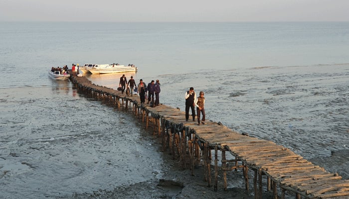 ‘মফস্বল’ সন্দ্বীপ-হাতিয়া ‘সদর’ হবে কবে?