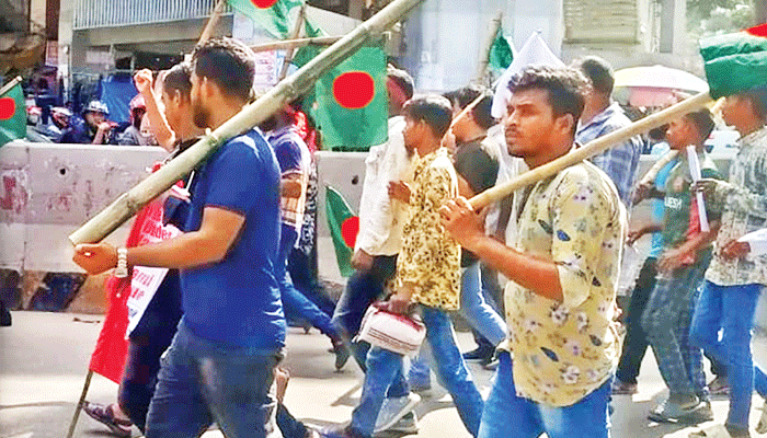 পুলিশি অভিযানে বিএনপি নেতাকর্মীর গা-ঢাকা