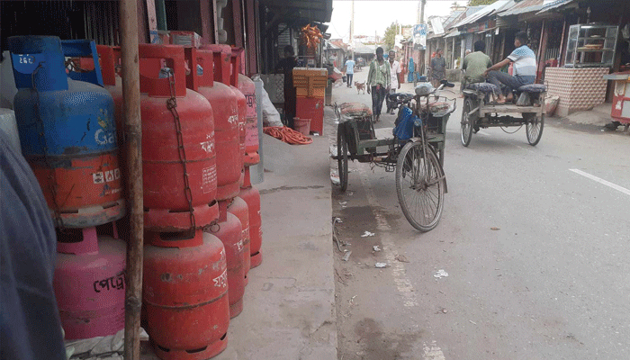 সরকারি দাম মানেন না বিক্রেতা