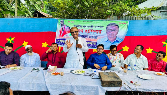 আলফাডাঙ্গায় আ.লীগ নেতা লিয়াকত শিকদারের উঠান বৈঠক