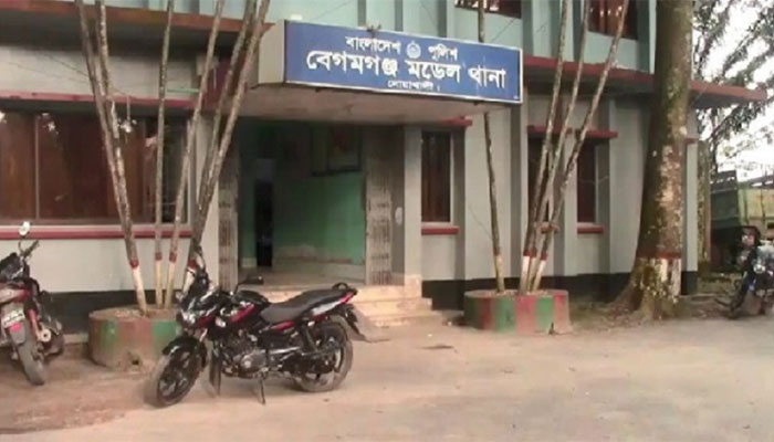 অস্ত্রসহ আটক ২ যুবককে গণপিটুনি দিয়ে পুলিশে সোপর্দ