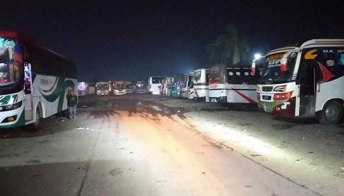 কিশোরগঞ্জ থেকে ঢাকাগামী বাস বন্ধ