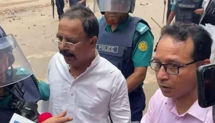 ডিবি কার্যালয়ে গয়েশ্বর