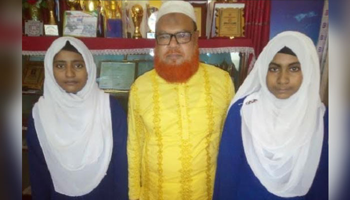 দরিদ্রতাকে সঙ্গে নিয়ে জিপিএ ৫ পেল যমজ বোন হীরা-মুক্তা