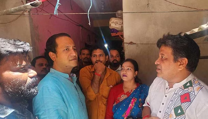 আগুনে ৩ মেয়ে হারানো দম্পতির পাশে উপমন্ত্রী নওফেল