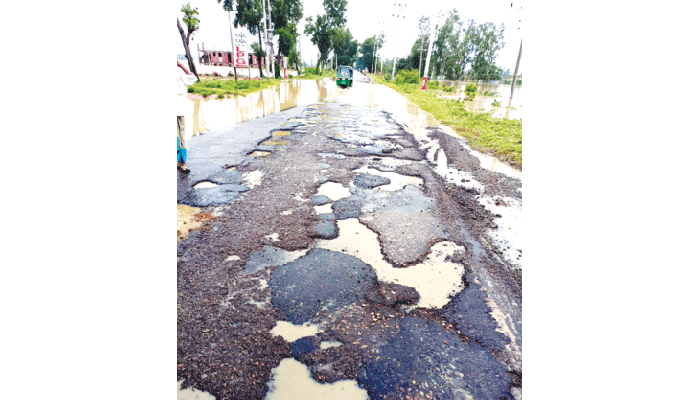 ৩৫ কিলোমিটার সড়ক মাত্র ১৮-২২ ফুট প্রশস্ত