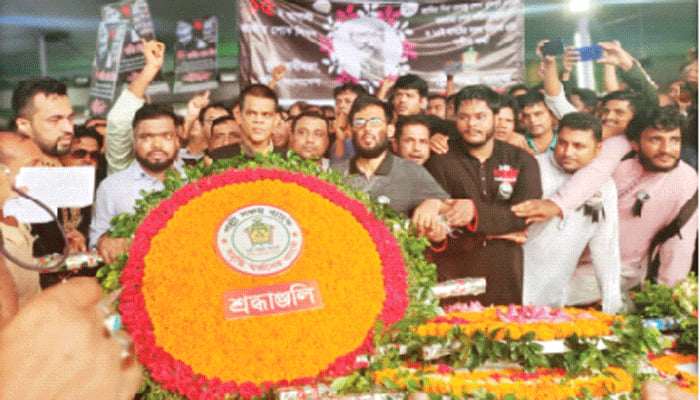 বঙ্গবন্ধুর প্রতিকৃতিতে পল্লী সঞ্চয় ব্যাংকের পুষ্পস্তবক অর্পণ