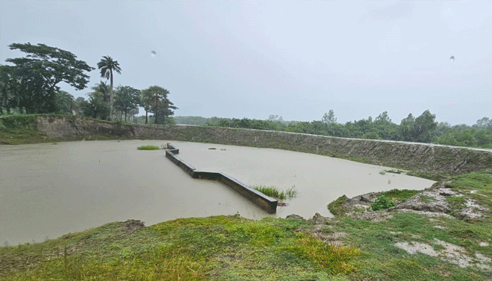 জলের নিচে জলকপাট