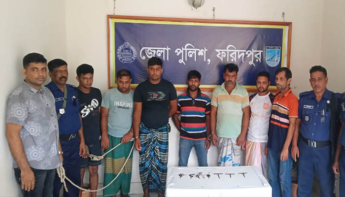 ফরিদপুরে চোরাই মোটরসাইকেল-ইজিবাইকসহ গ্রেপ্তার ৭