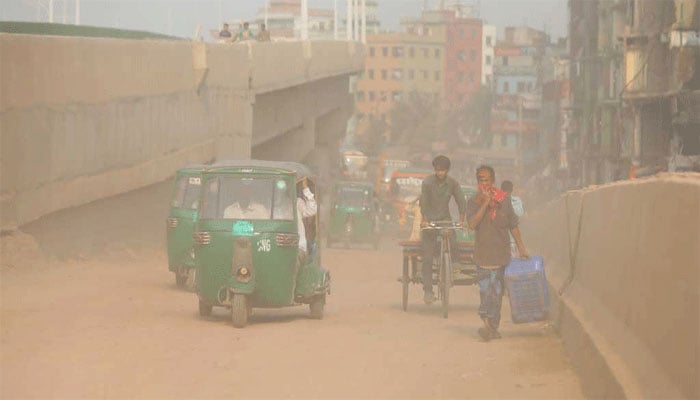ঢাকা দূষিত শহরের তালিকায় শীর্ষে আজ