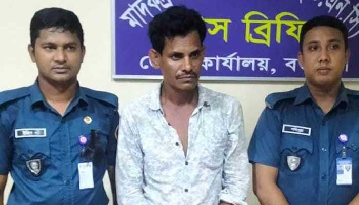 বগুড়ায় ১০ হাজার পিস ইয়াবাসহ বাসযাত্রী গ্রেপ্তার