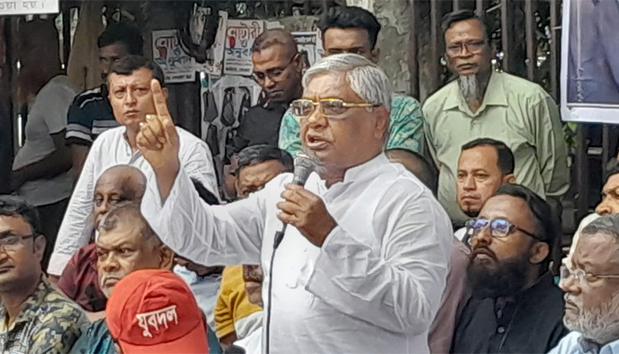 জাতিকে ধ্বংসের হাত থেকে বাঁচাতে সরকারের পদত্যাগ জরুরি: বুলু