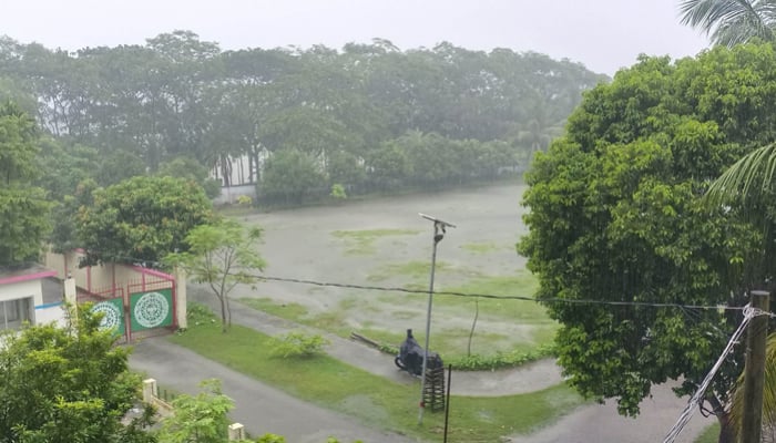 টানা বৃষ্টিতে ভোগান্তিতে নিম্ন আয়ের মানুষ