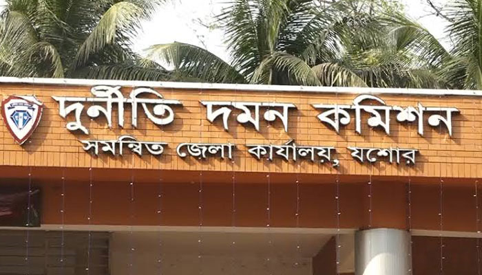 স্ত্রীসহ যশোর মহিলা কলেজ অধ্যক্ষের বিরুদ্ধে চার্জশিট