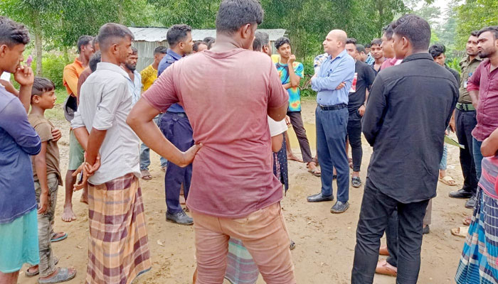 খোয়াই নদীর বাঁধ থেকে মাটি কাটায় ২ লাখ টাকা জরিমানা