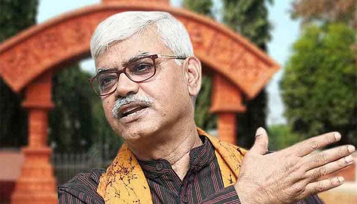 রবীন্দ্রনাথকে ‘অশিক্ষিত’ বললেন বিশ্বভারতীর উপাচার্য