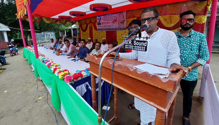 উঠান বৈঠকে নৌকার পক্ষে ভোট চাইলেন লিয়াকত শিকদার