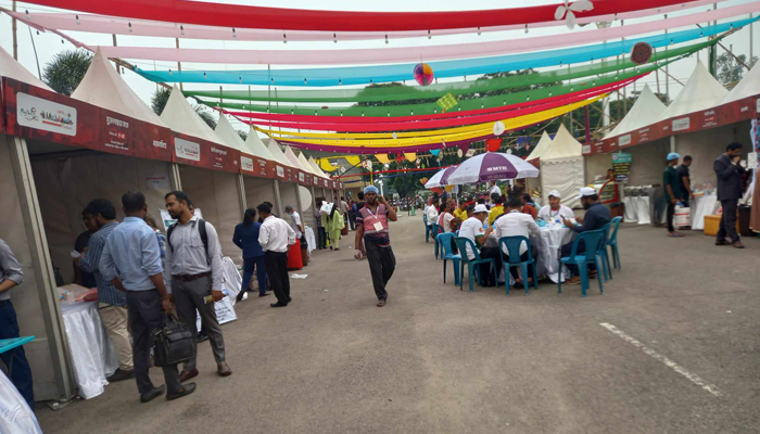 ঢাকায় পর্যটন মেলা শুরু, মিলছে মুখরোচক খাবার