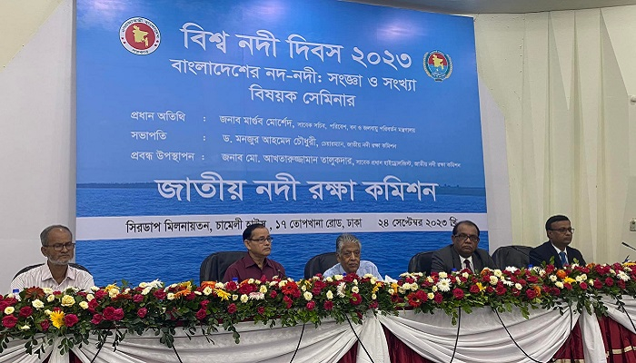 বালু সন্ত্রাসীদের সহায়তা করেন চাঁদপুরের নারী মন্ত্রী