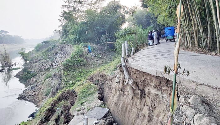 নদীভাঙনে দিশেহারা গ্রামবাসী