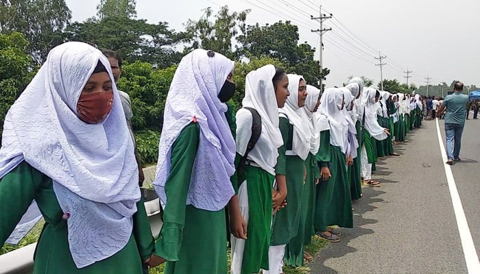 প্রধান শিক্ষকসহ জড়িতদের গ্রেপ্তার দাবি