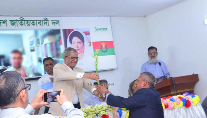 বিএনপিতে যোগ দিলেন সাবেক ২৫ সামরিক কর্মকর্তা