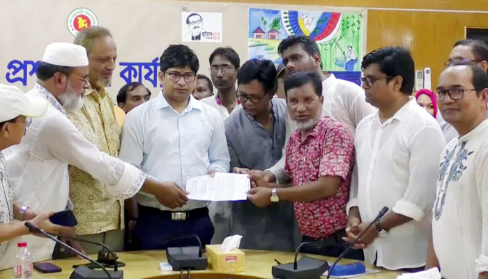 বেতার শিল্পীদের সম্মানী থেকে কর কর্তন বাতিলের দাবি