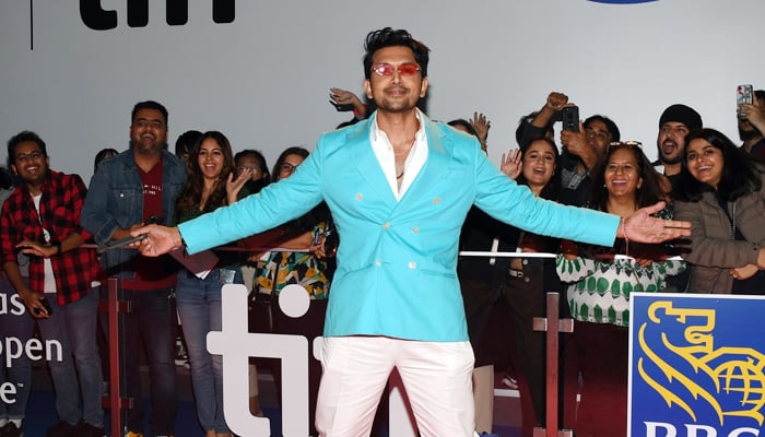 অনিল কাপুর-শেহনাজ গিলদের আয়োজনে আরিফিন শুভ