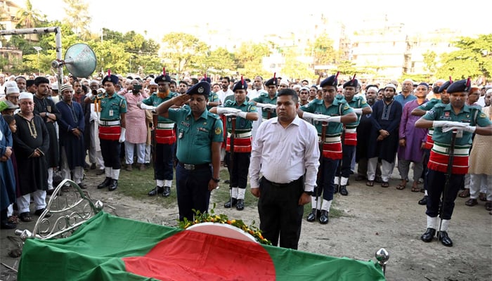সাংবাদিক সুমনের বীর মুক্তিযোদ্ধা বাবাকে রাষ্ট্রীয় মর্যাদায় দাফন