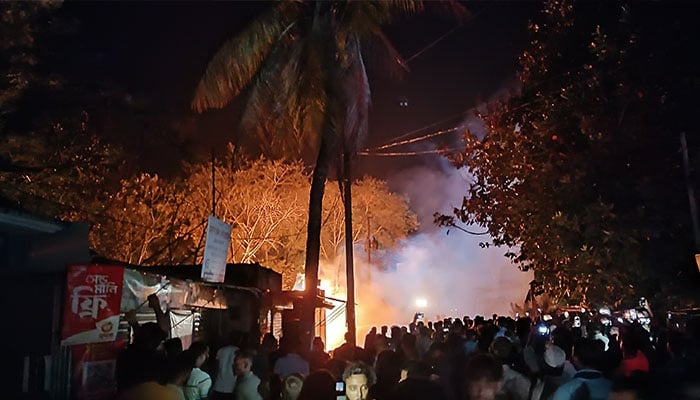 অবৈধ তেলের ডিপোয় আগুন, সাটুরিয়ায় আহত অন্তত ৩০