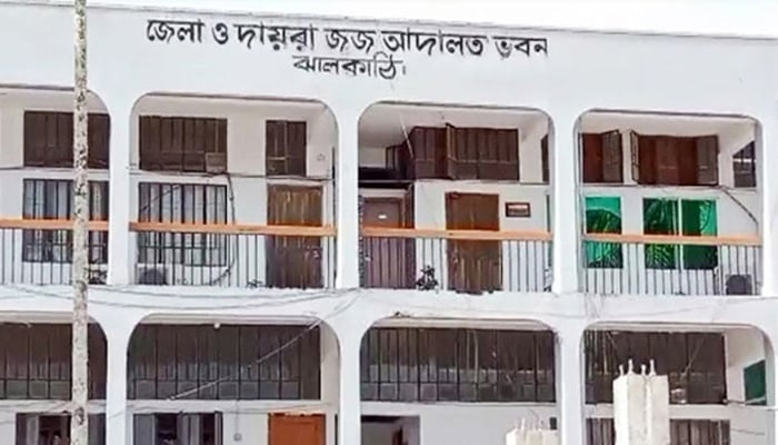 প্রধান শিক্ষকের বিরুদ্ধে চাঁদাবাজি মামলা