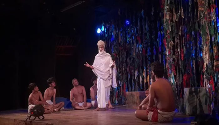 একদল চোরের যাপিত জীবনকে ঘিরেই ‘উত্তরণ’