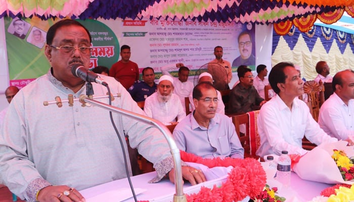তথ্যপ্রযুক্তির প্রশিক্ষণ নিয়ে শিক্ষকদের দক্ষতা অর্জনের আহ্বান খাদ্যমন্ত্রীর