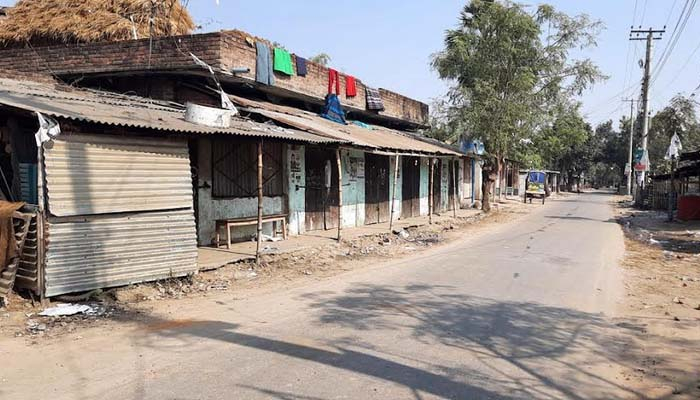 আতঙ্কে পুরুষশূন্য কামারগাঁও