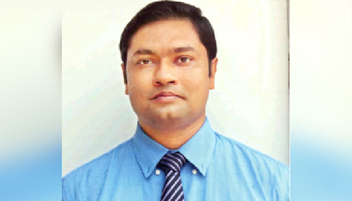 বিশেষজ্ঞ নন, তবুও দিনে  অস্ত্রোপচার গড়ে ৬টি