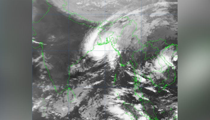 ‘হামুন’ এখন প্রবল ঘূর্ণিঝড়, পায়রা ও চট্টগ্রামে ৭ নম্বর বিপদ সংকেত