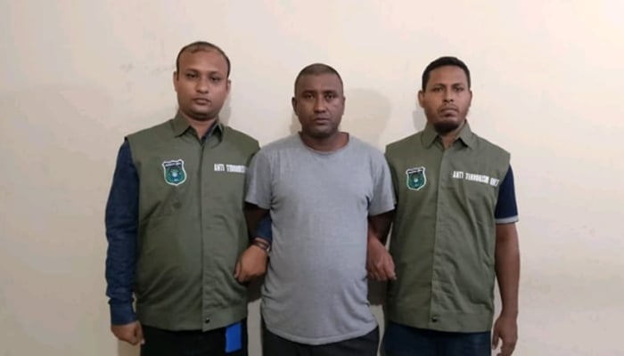 অতিরিক্ত সচিব পরিচয়ে প্রতারণার ফাঁদ বাবুর
