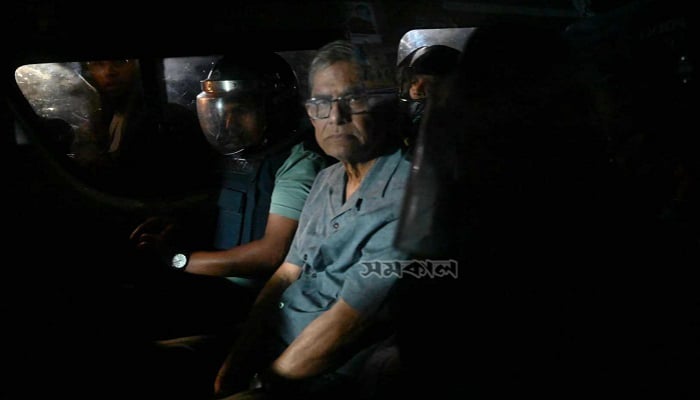 গ্রেপ্তার দেখিয়ে আদালতে নেওয়া হচ্ছে মির্জা ফখরুলকে