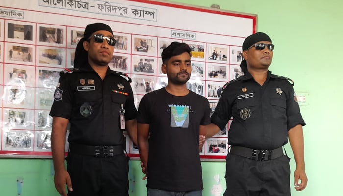 ফরিদপুরে আড়াই কোটি টাকার হেরোইনসহ যুবক আটক