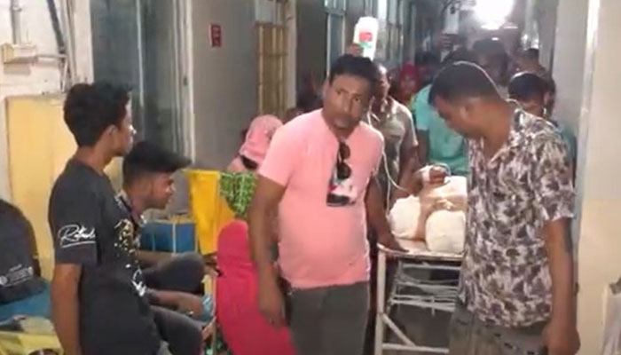 রাজশাহীতে ফাঁকা গুলি করে ব্যবসায়ীকে কুপিয়ে আহত