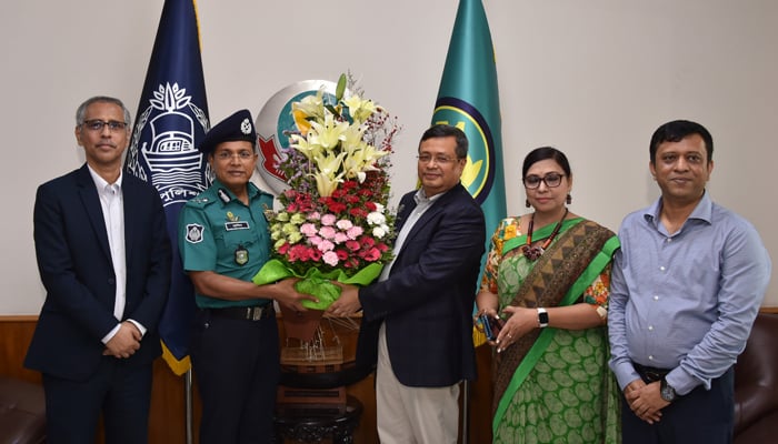 নতুন ডিএমপি কমিশনারের সঙ্গে আইএফআইসি ব্যাংকের ব্যবস্থাপনা পরিচালকের সাক্ষাৎ