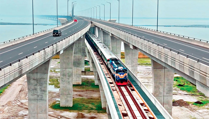 দক্ষিণে খুলল ট্রেনের দুয়ার